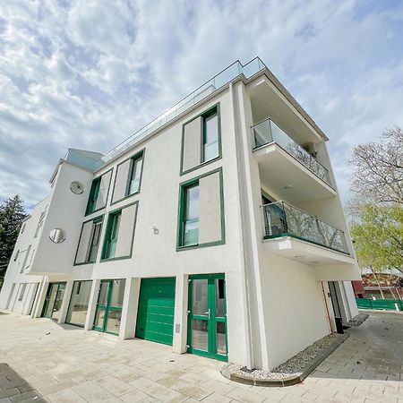 Villa Bauhaus Gold Siofok Exterior photo