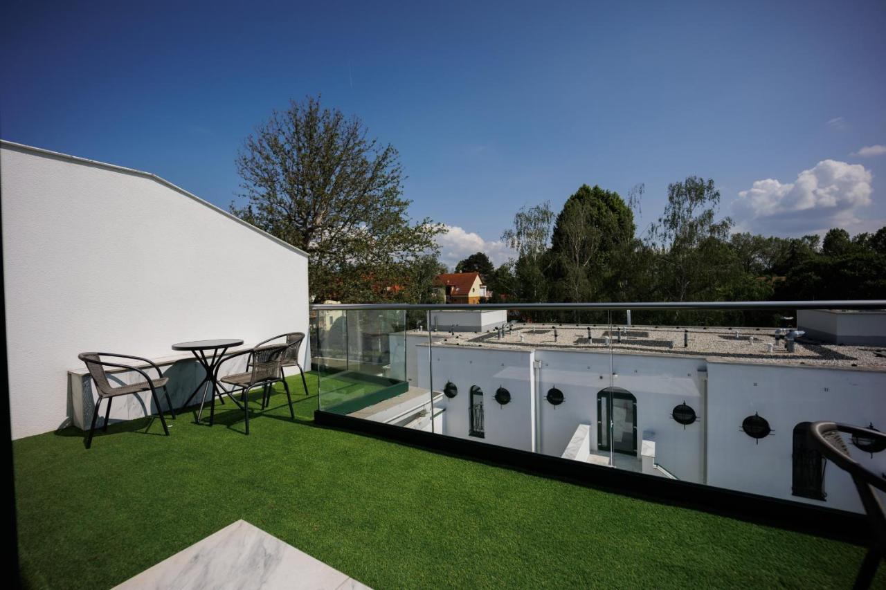 Villa Bauhaus Gold Siofok Exterior photo