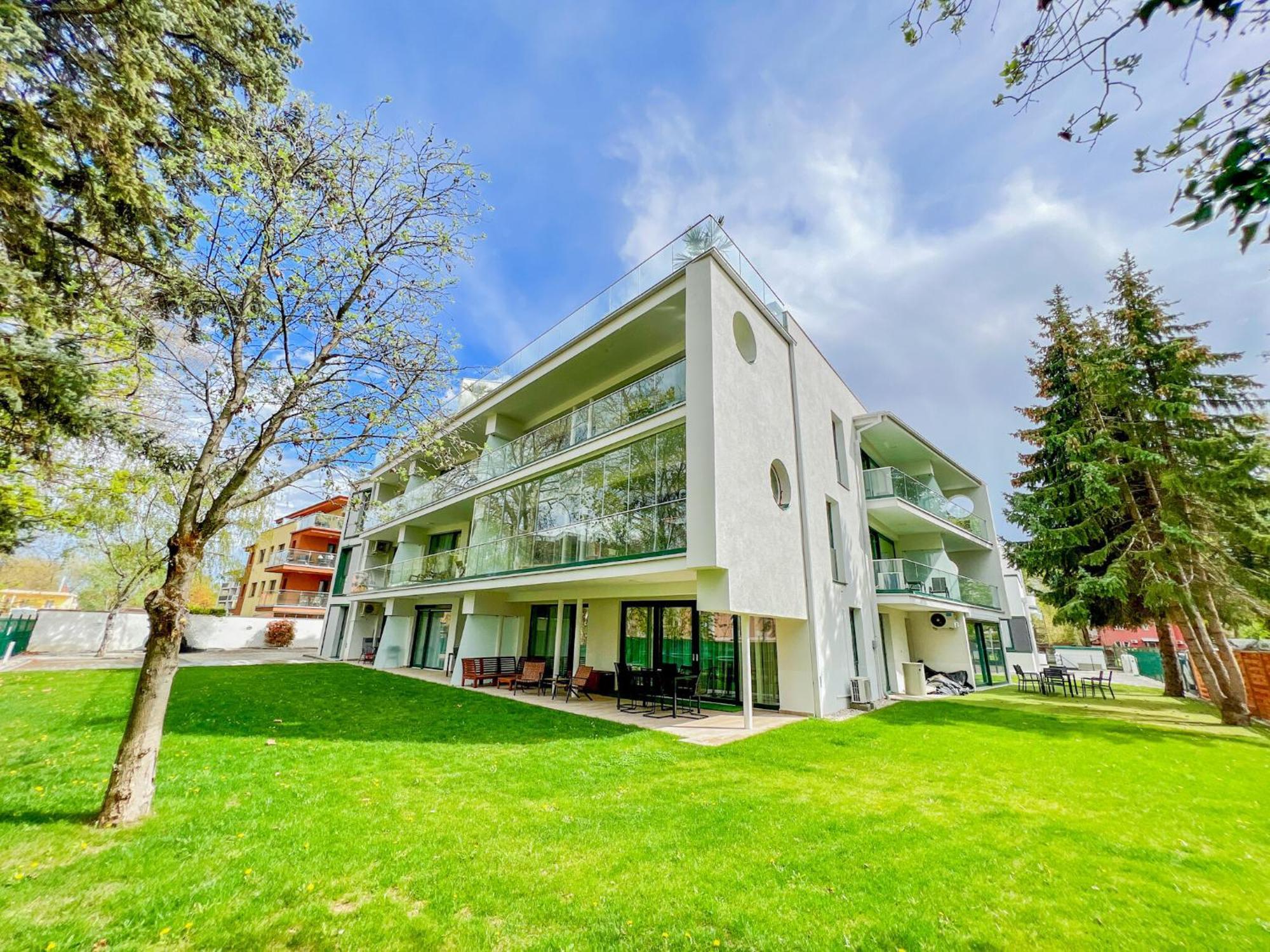Villa Bauhaus Gold Siofok Exterior photo